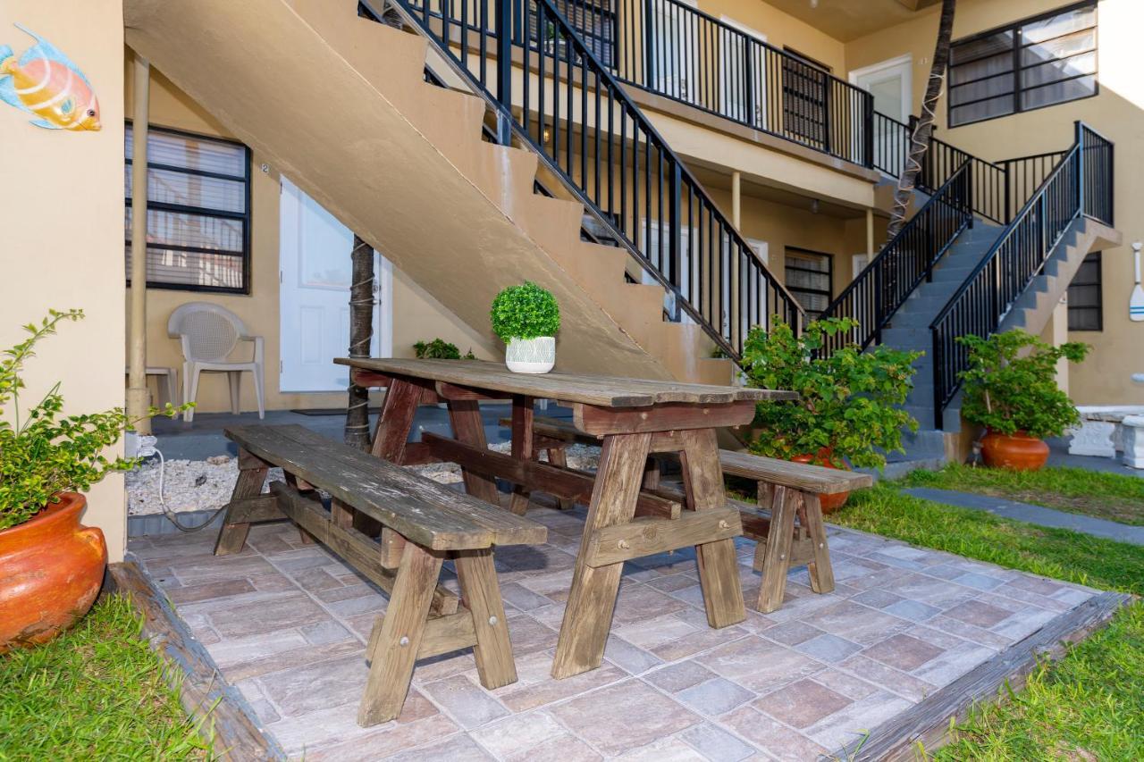Tropic Isle Hotel & Apartment Hollywood Exterior photo